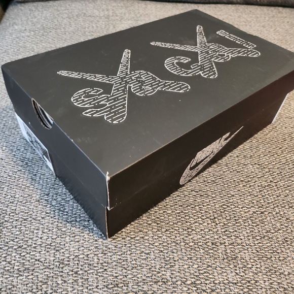 Sakai × KAWS × Nike Blazer Low - Picture 3 of 3